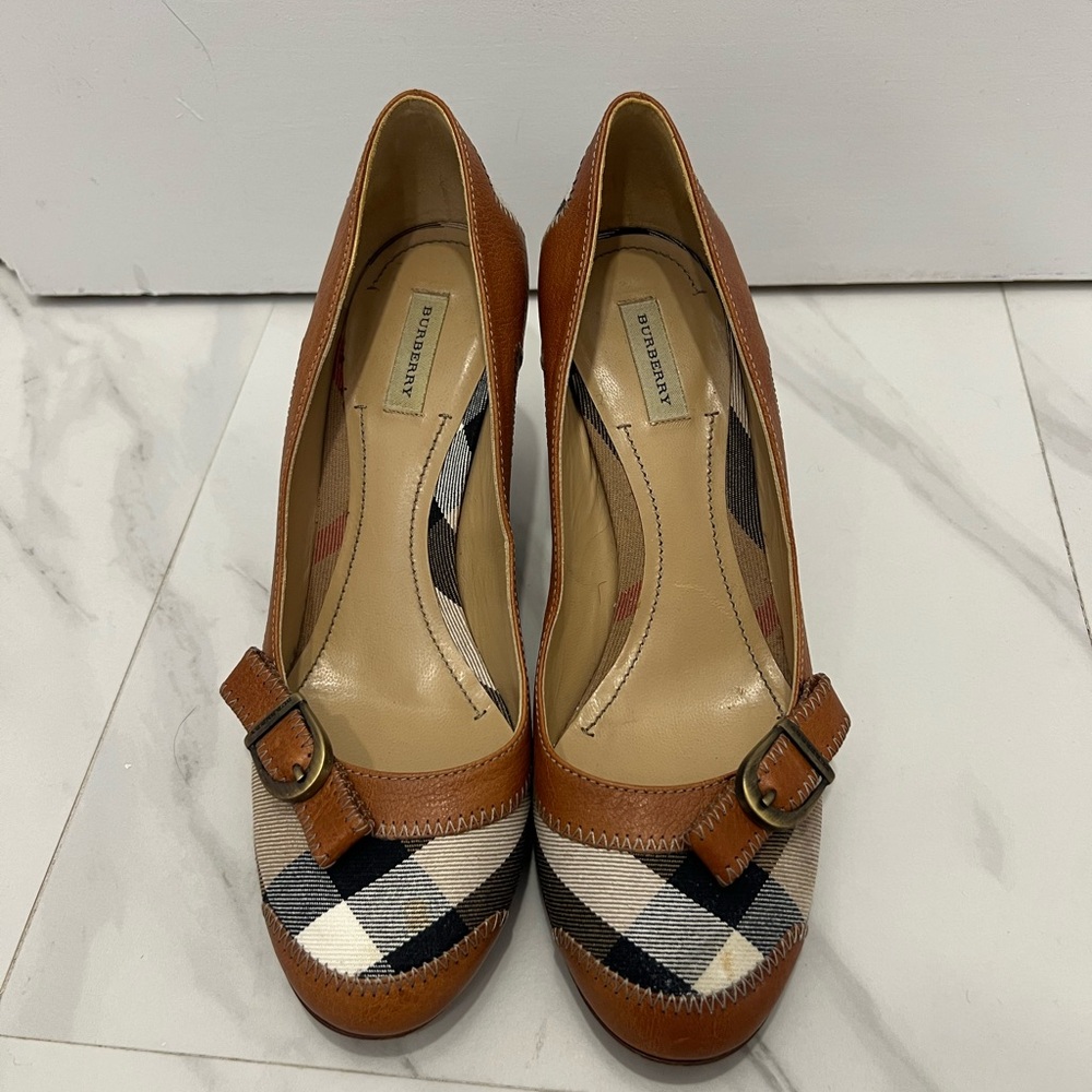 BURBERRY Canvas Printed Pumps